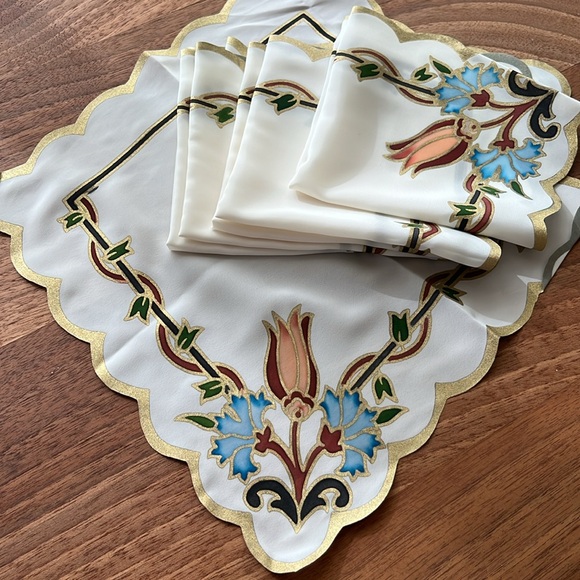 NWOT Scallop Border Tulip Pattern Hand Painted Napkins - Picture 4 of 7